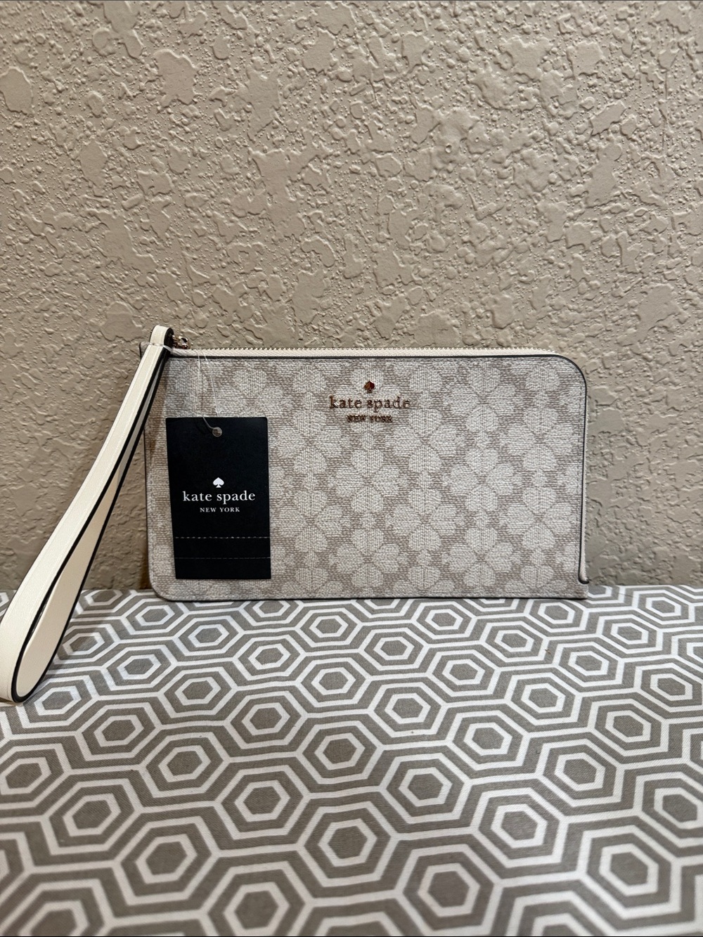 Kate Spade med lzip wrst KG487 spade flower pv. Dark beige LUCY.